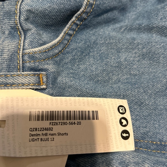 Jean shorts - Picture 2 of 3